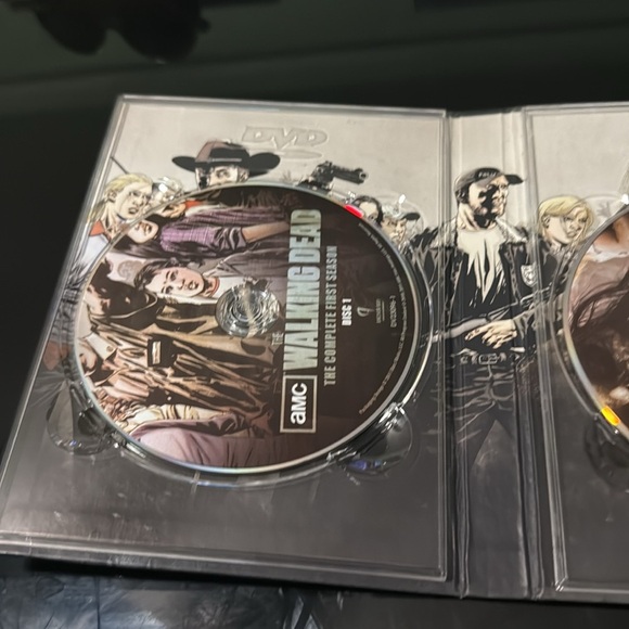 AMC The Walking Dead The Complete First Season 3-Disc Special Edition - Picture 2 of 5